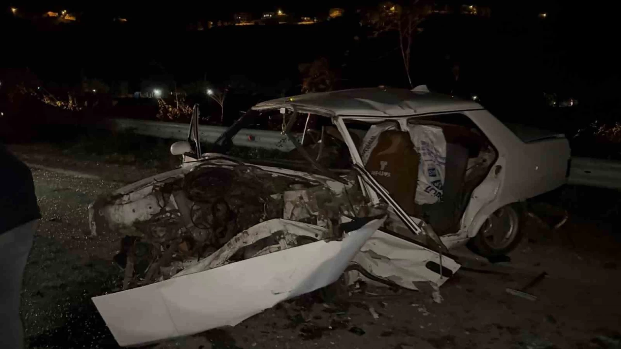 Rize'de feci kazada ara�lar hurdaya d�nd�: 2 �l�, 8 yaral�