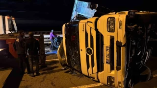 Rize'de tr yola devrildi: 2 yaral