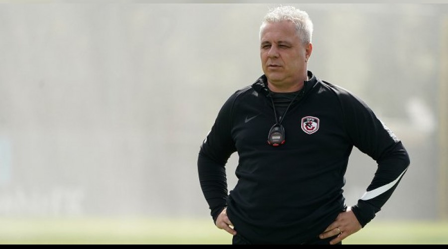 "Romanya milli tak�m�na gitmeyece�im"