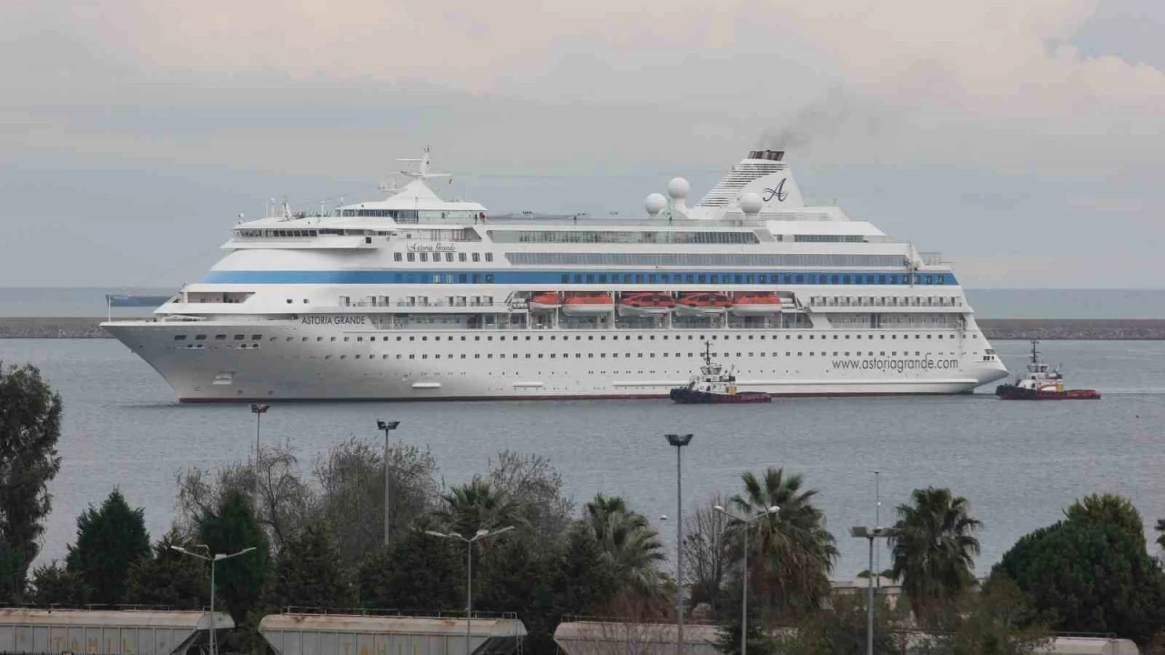 Rus kruvaziyeri 6. kez Samsun'da
