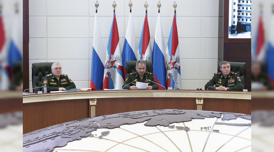 Rusya'dan �in s�n�r�na askeri y���nak