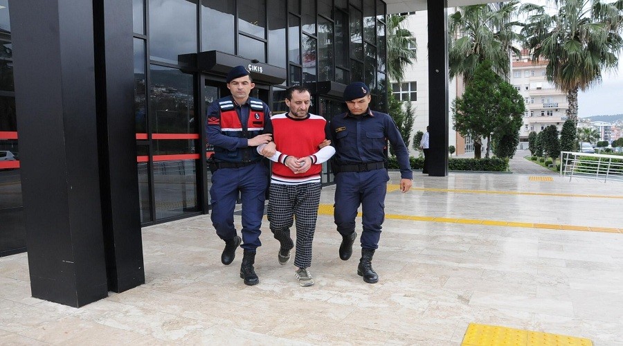Sadaka kutusunu çalmış