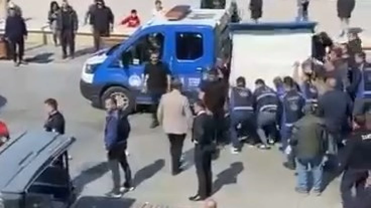 Sahil şeridini mesken tutan seyyar satıcılara operasyon