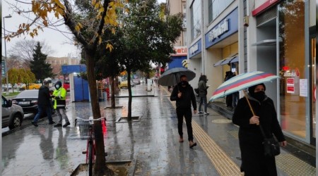Sakarya güne yağmurla başladı