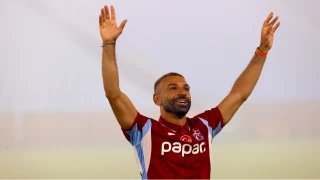 Salah maaşını şimdiden çıkardı