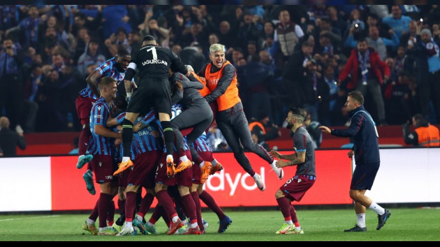 �ampiyon bir ba�ar�ya daha imza atabilir