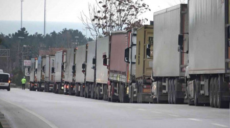 Samsun'da 15 kilometrelik tır kuyruğu