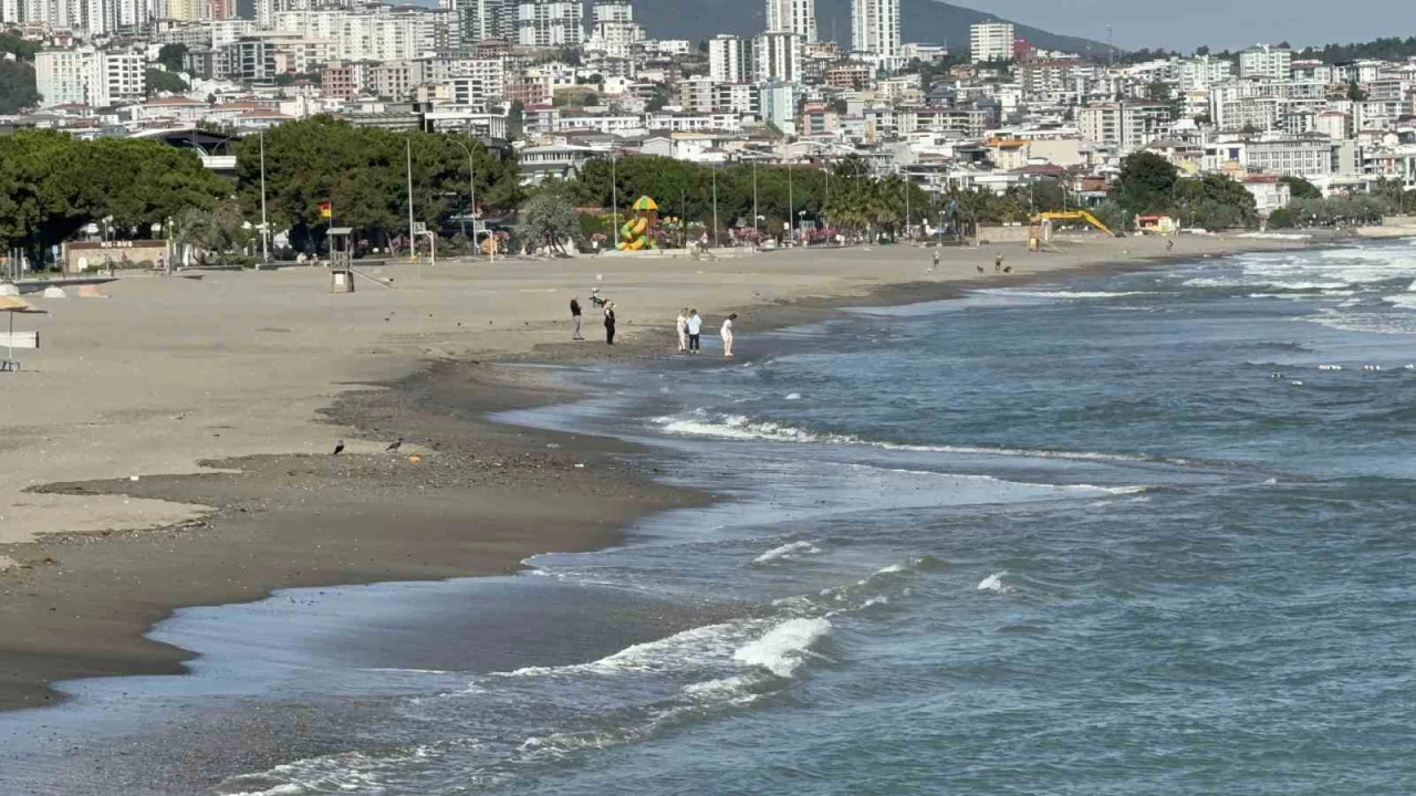 Samsun'da denize giren 2 gen� bo�uldu