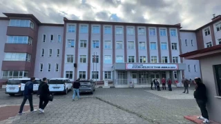 Samsun'da kayıt yaptırmaya giden öğrenci okulda bıçaklandı