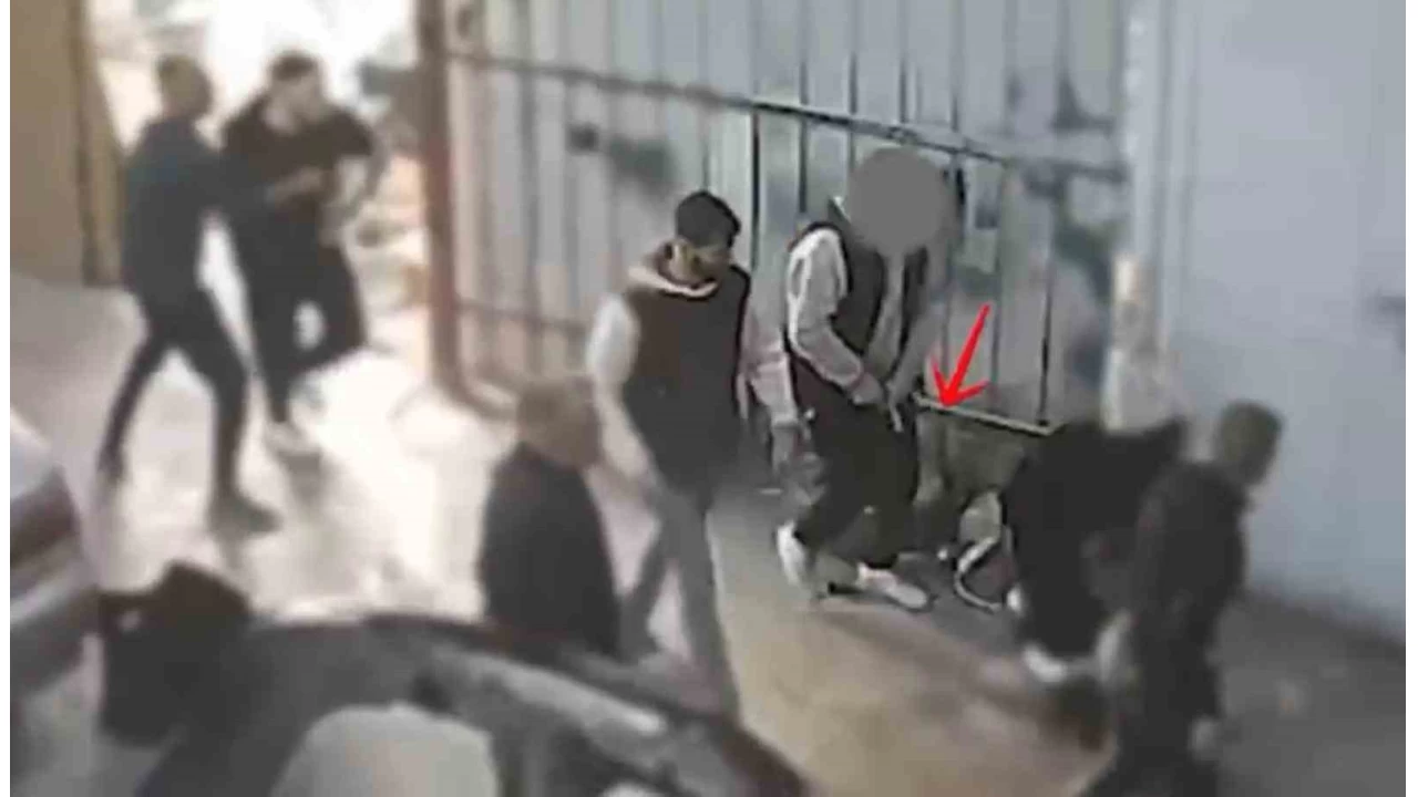 Satt�klar� makinenin paras�n� alamay�nca d�kkan� bast�lar