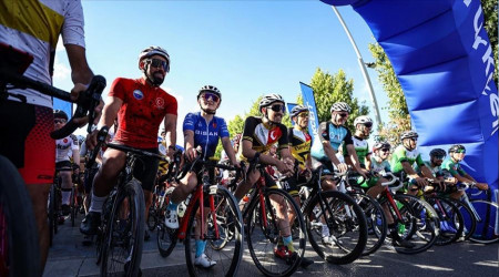 Savaş mağduru çocuklar için pedal çevirdiler