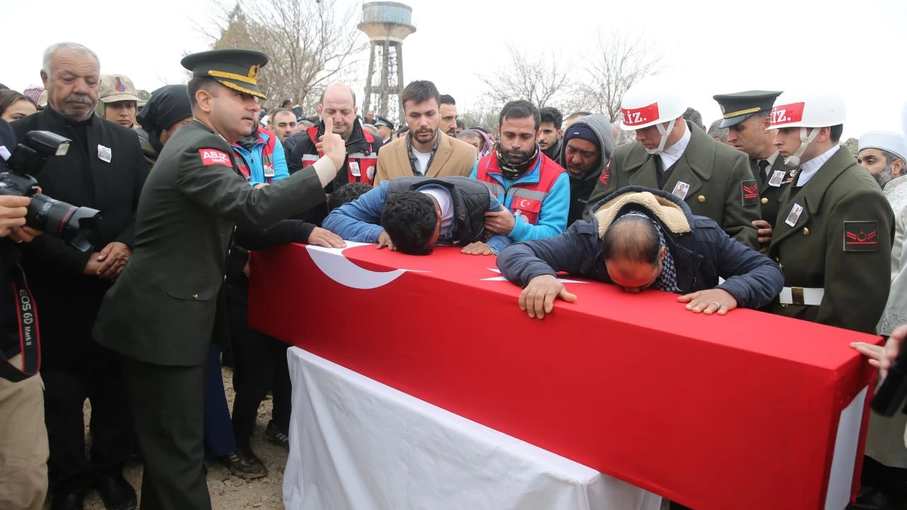 Şehit Piyade Sözleşmeli Er Cebrail Dündar Mardin'de son yolcuğuna uğurlandı