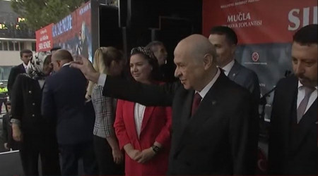 Seksenlerin yldz ile sahneye kan Baheliden Kldaroluna HDP sorular