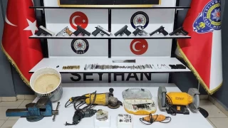 Seyhan polisi evde cephanelik ele geçirdi