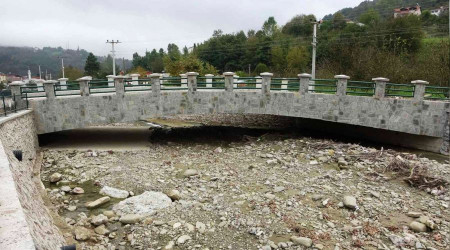 Sinop'ta sele davetiye çıkaran köprüler