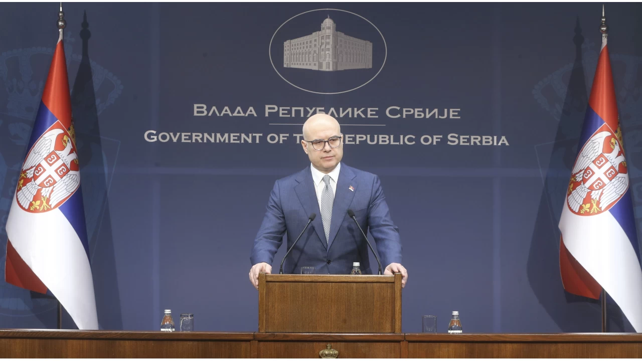 S�rbistan'da protestocular ilk raundu kazand�