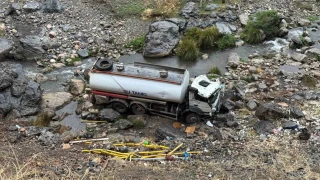 Şırnak'ta su tankeri uçurumdan yuvarlandı: 1 yaralı