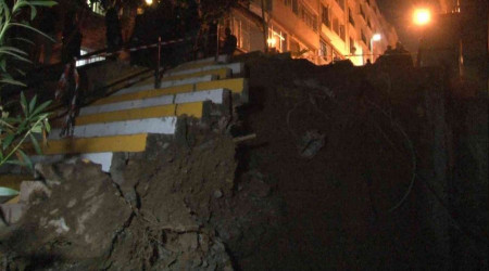 Şişli'de inşaat alanının üstündeki yol çöktü