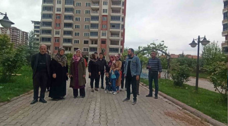 Site sakinleri ağır hasardan hafif hasara dönüşen evleri için tedirgin