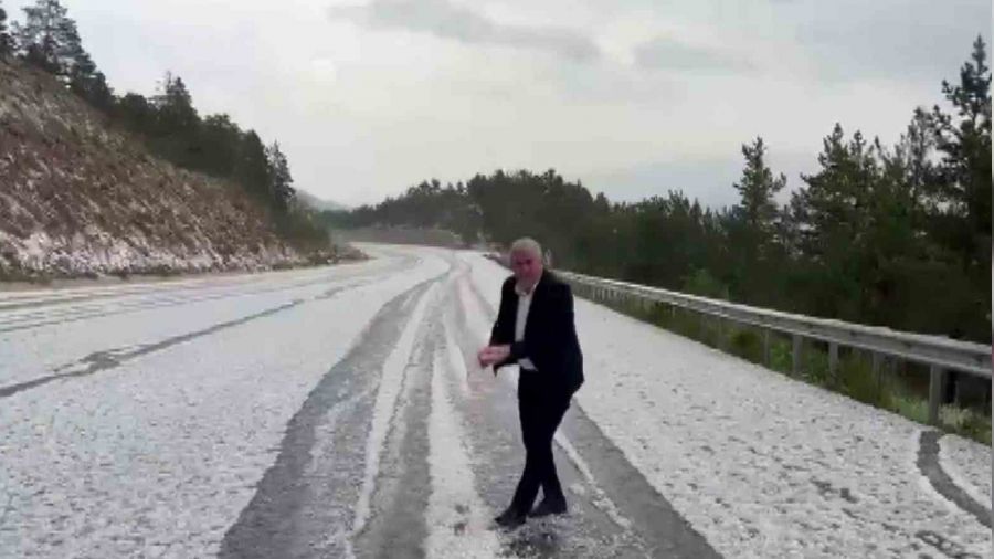 Sivas'ta ceviz b�y�kl���nde dolu ya�d�