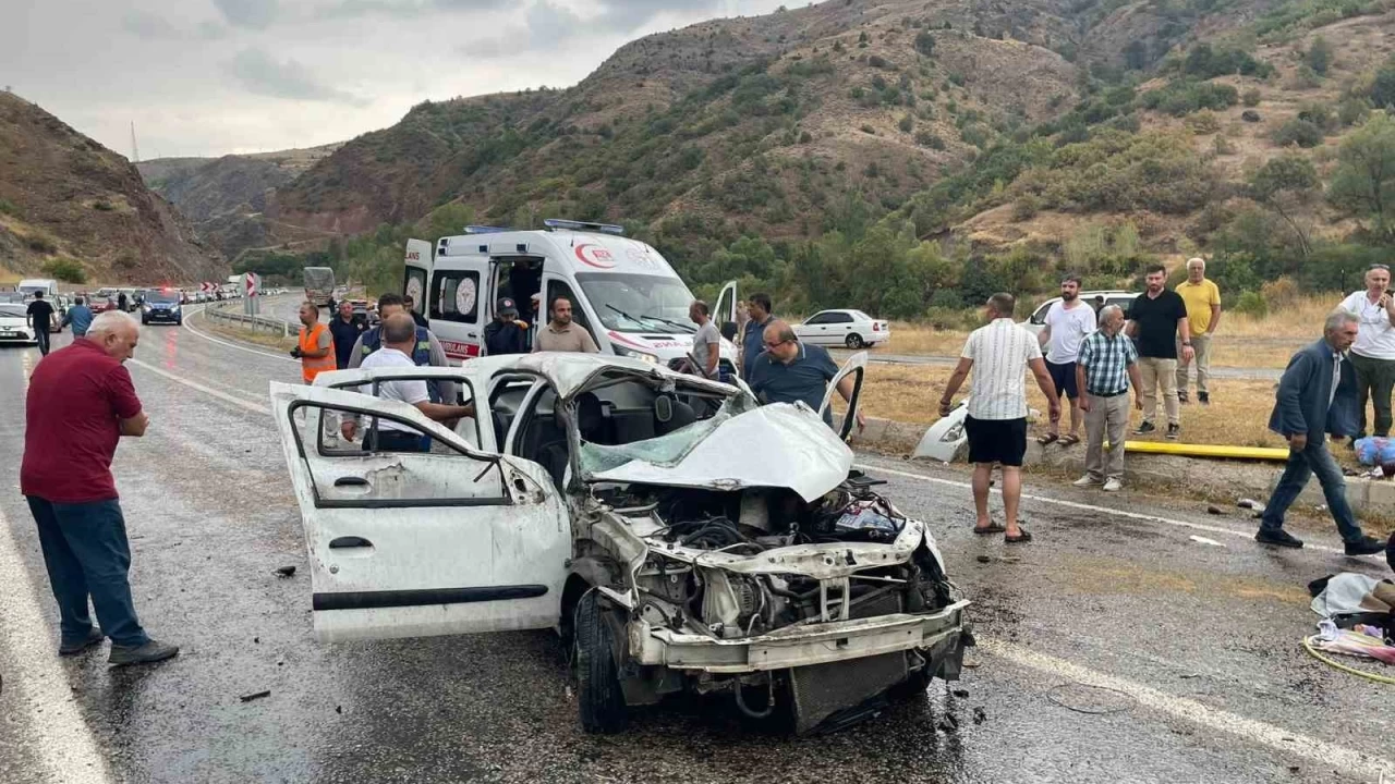 Sivas'ta kontrolden ��kan otomobil takla att�: 2'si �ocuk 4 yaral�
