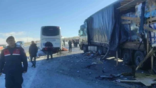 Sivas'ta otobüs kazası, 1 ölü çok sayıda yaralı