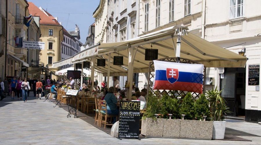 Slovakya'da iki haftalk karantina karar