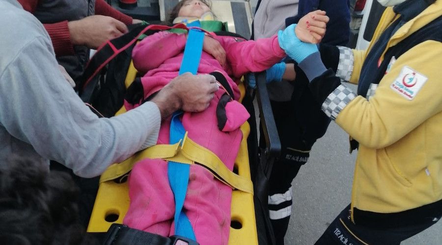 Su kuyusuna d��en �ocu�u itfaiye kurtard�