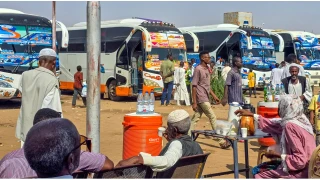  Sudan'da hayat k�smen de olsa normale d�n�yor
