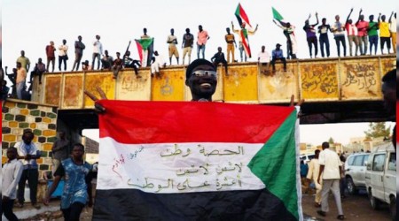 Sudan 3 yl daha askerler ynetecek