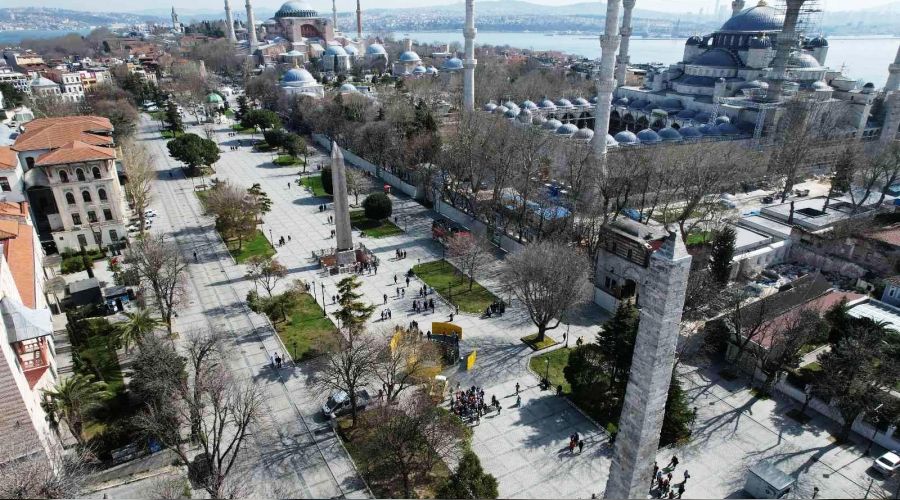 Sultanahmet Meydan�'ndaki 2 bin 500 y�ll�k s�tun restore ediliyor