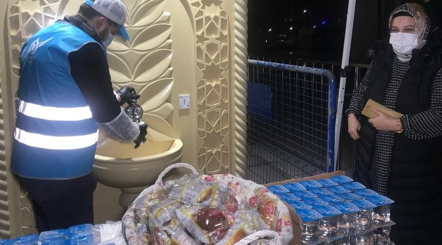 Sultangazi Belediyesi'nden sağlık çalışanlarına sıcak çorba ikramı