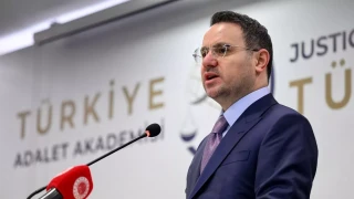 Süresiz nafaka konusunda Akın Gürlek tarih verdi. Bakan Gürlek "Süresiz nafaka konusunda ihtiyaç duyulan yasal düzenlemeler ekim ayında" dedi