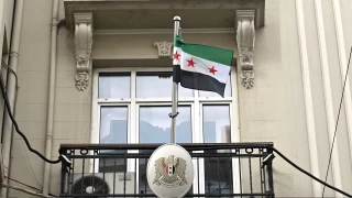 Suriye'nin stanbul Bakonsolosluuna yeni bayrak asld