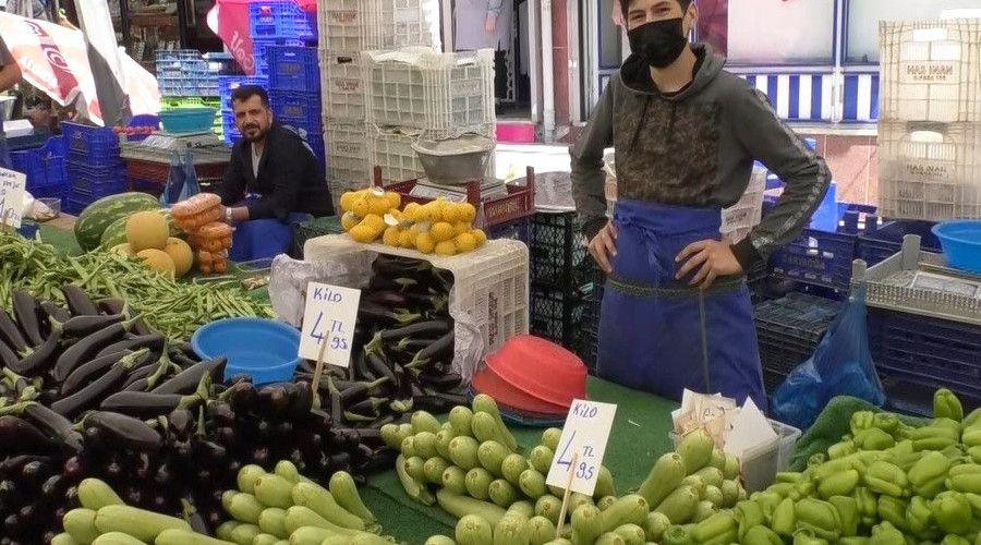 Tam kapanman�n bitmesiyle birlikte pazarlar da a��ld�
