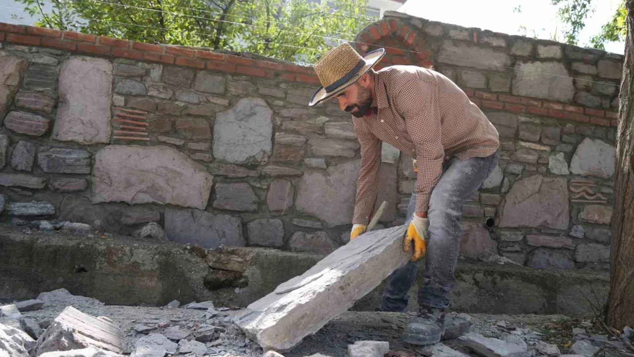 Ta��n sanatkarlar� ayl�k 100 bin lira kazan�yorlar