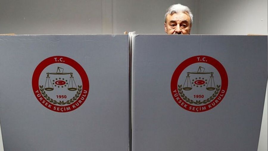 Telefonla oy kabinine girmek yasak