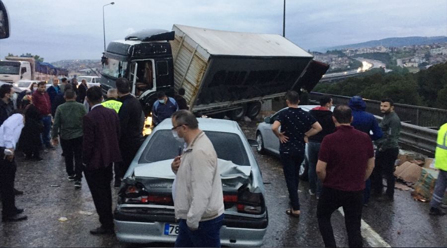 TEM'de 21 ara� birbirine girdi