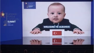 Tiran'da liderlerin sanal ocukluk grntleri glmsetti