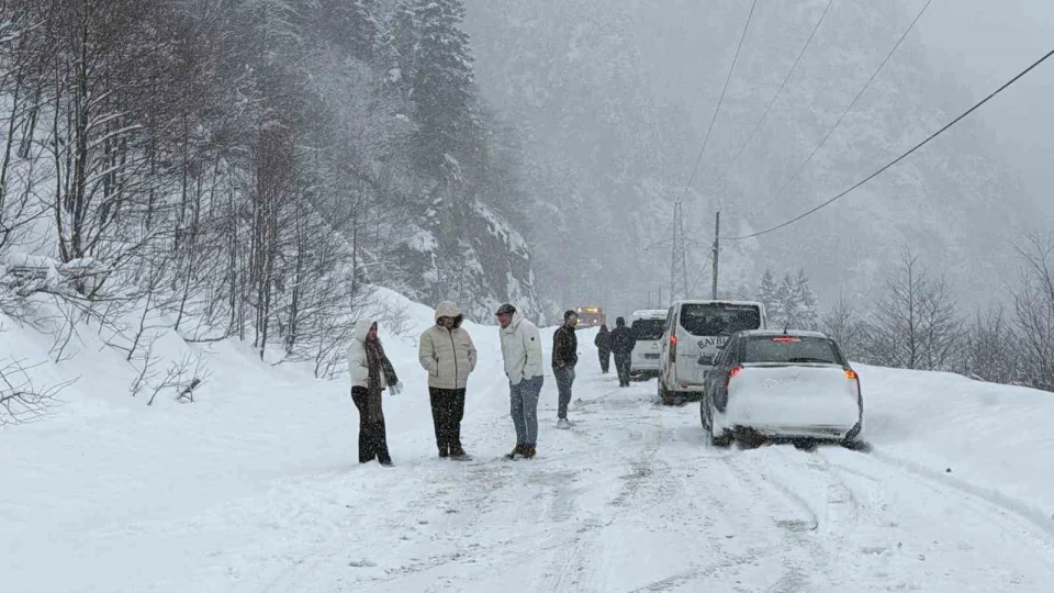 Trabzon-Bayburt karayolu Tilkibeli mevkiinde ���