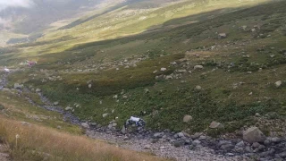 Trabzon Demirkap Yaylas'nda Arap turistleri tayan minibs dere yatana yuvarland: 2 l, 4 yaral