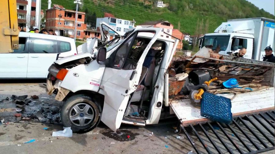 Trabzon'da trafik kazası: 1 ölü, 1 yaralı