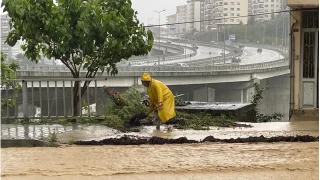 Trabzon'u sağanak vurdu