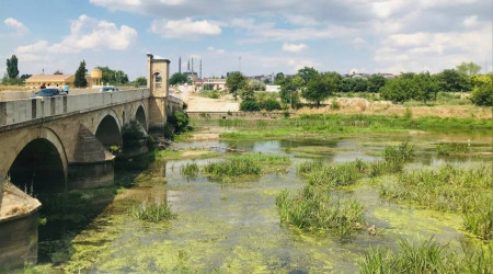 Tunca Nehri'nde debinin düşmesiyle adacıklar oluştu