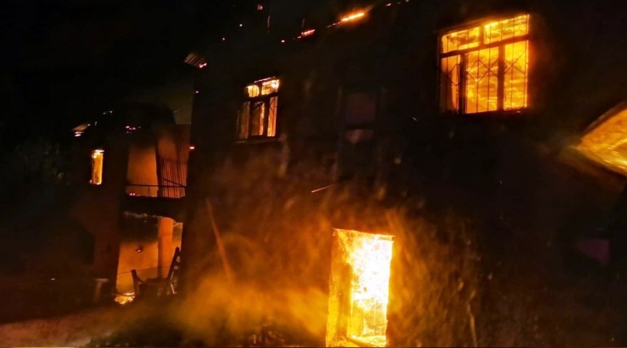 Tunceli'de yangın, 4 ev kullanılamaz hale geldi