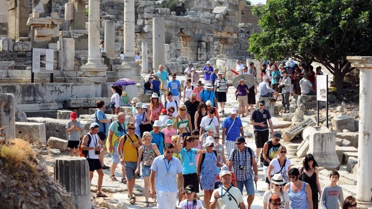 Türkiye 11 ayda 52.7 milyon ziyaretçi ağırladı