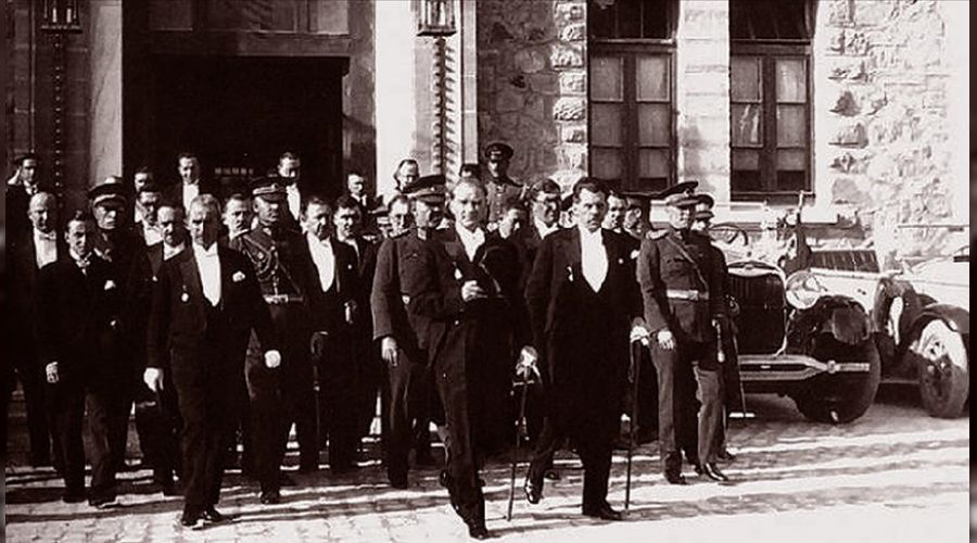 Türkiye Cumhuriyeti 98 yaşında