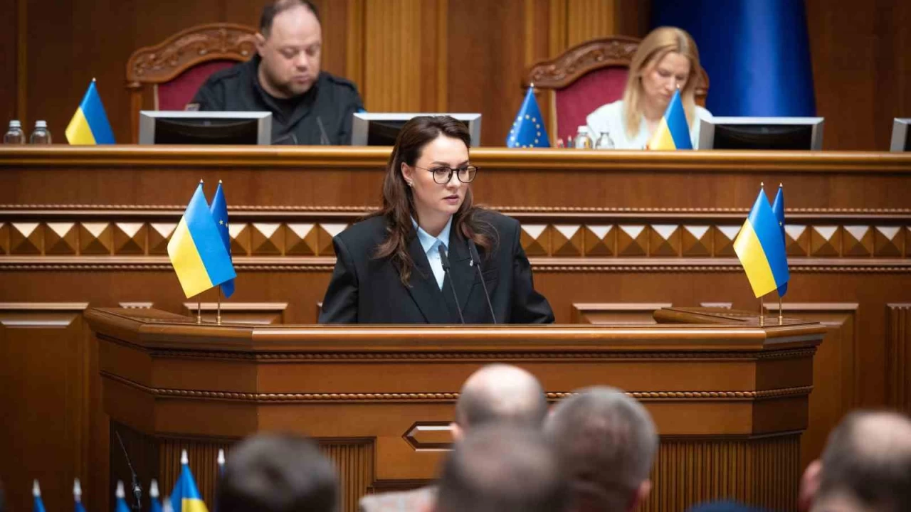 Ukrayna'dan 18-22 ya� aras� erkeklerin yurt d���na ��k���na onay