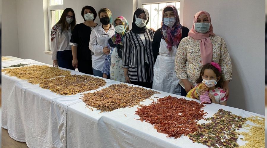Üreten kadınlar iş başında