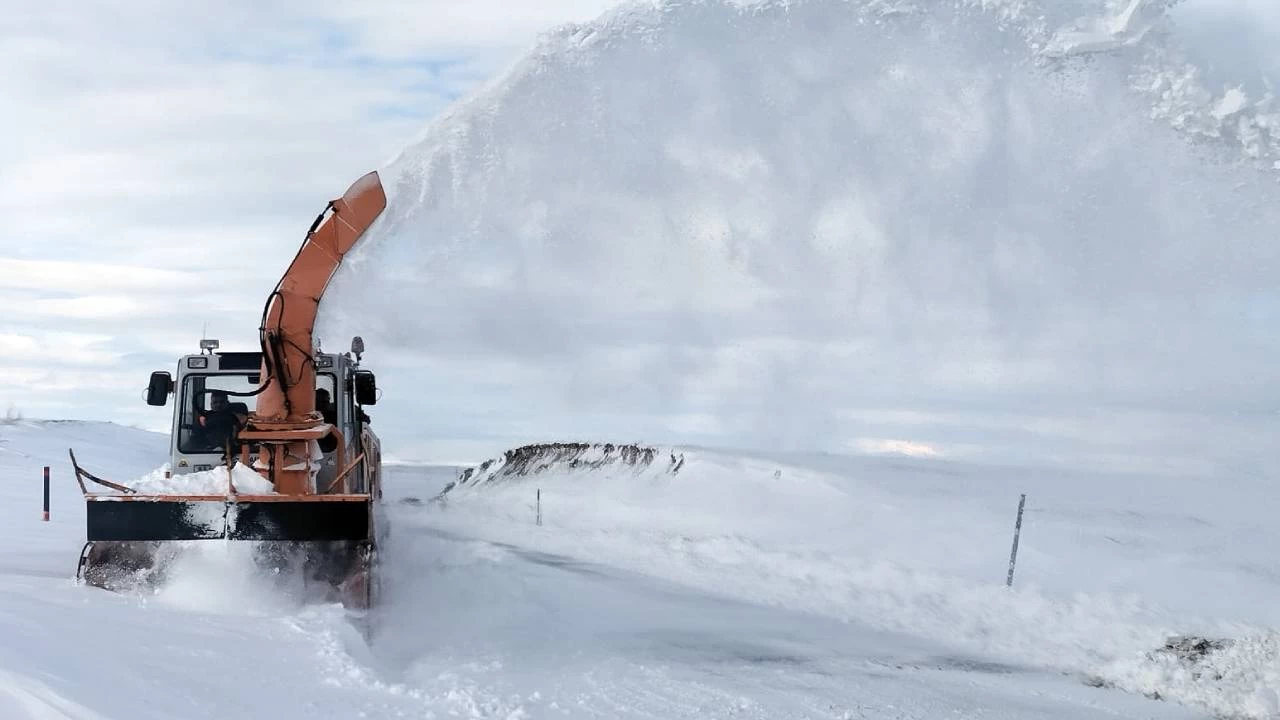 Van, Muş ve Hakkari'de 72 yerleşim birimine ulaşım sağlanamıyor